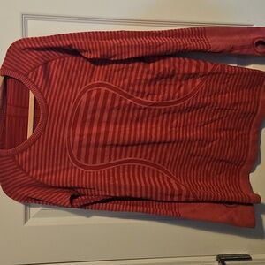 Lululemon top swiftly